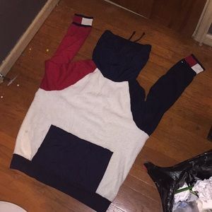 Tommy Hilfigure pull over hoodie size xxl